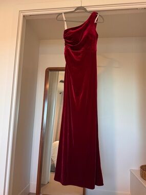 AZAZIE Burgundy One-Shoulder Velvet Gown Sz A4